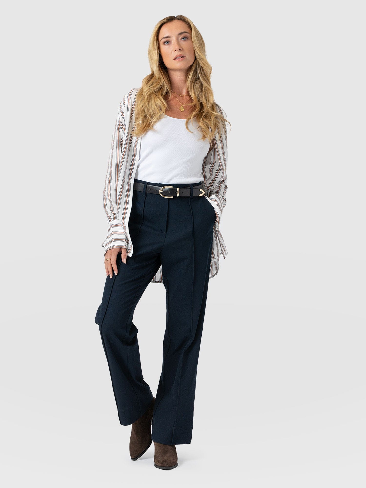 Harlow Straight Leg Pant - Navy - Women's Trousers | Saint + Sofia® EU
